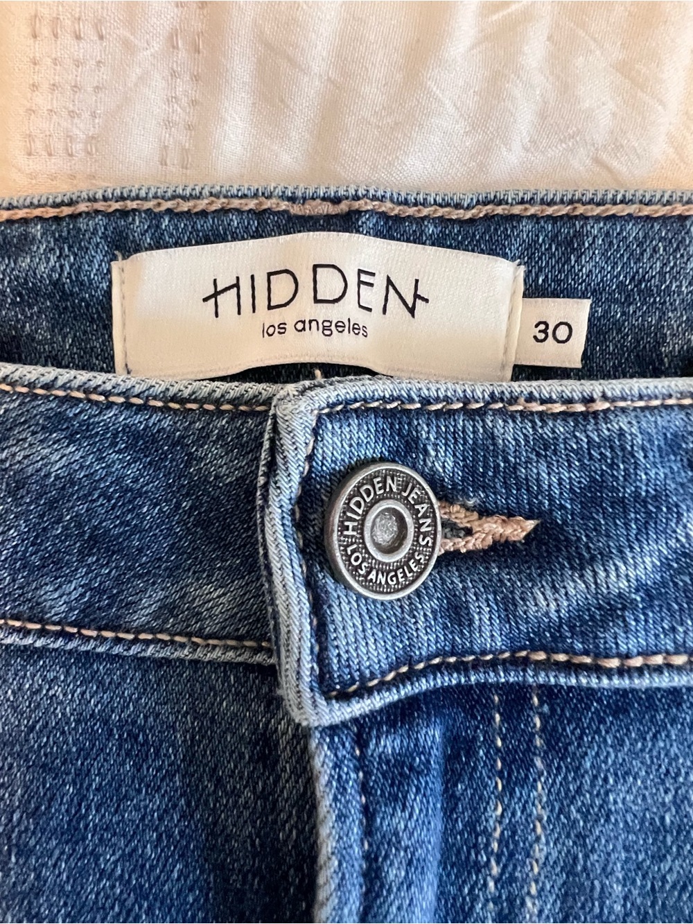 Hidden Hugh-Rise Distressed Kick-Crop Flare Jeans - NWT Size 30 - Picture 5 of 6